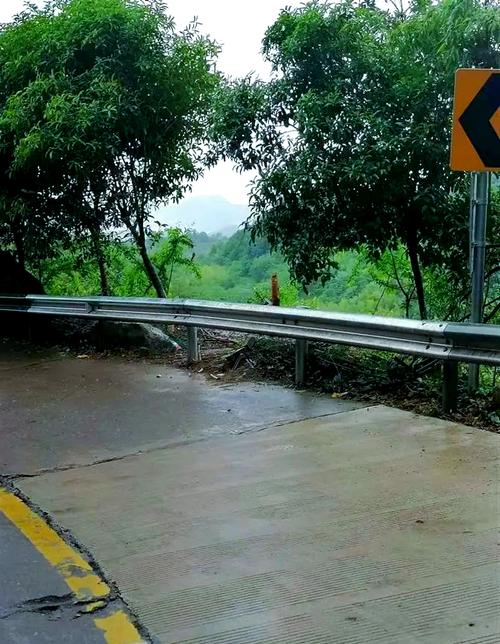 新门内部资料最快更新和教授雨夜爬山坠崖与教授雨夜爬山坠崖的故事